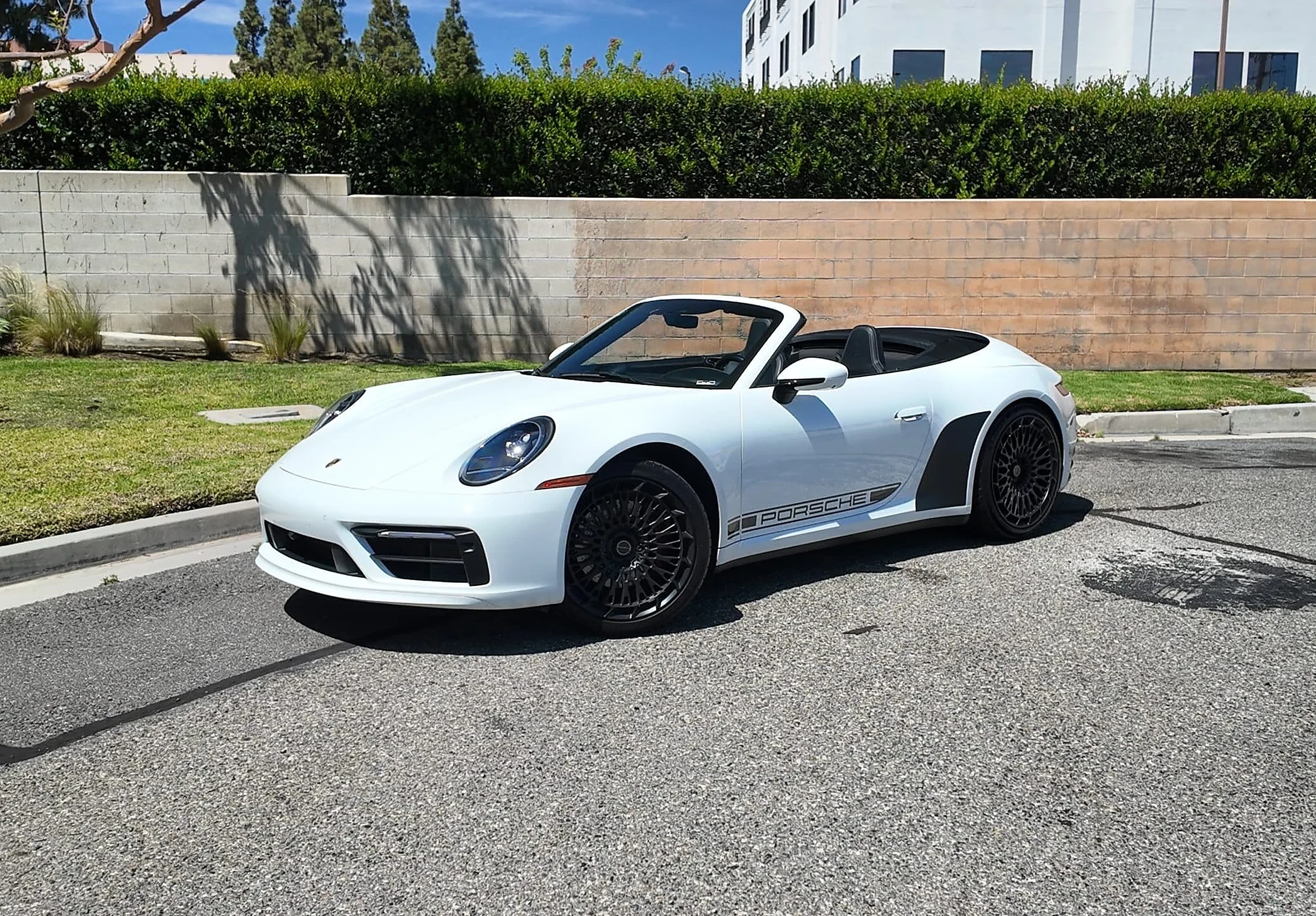 Porsche 911 Carrera 4S Cabriolet exterior
